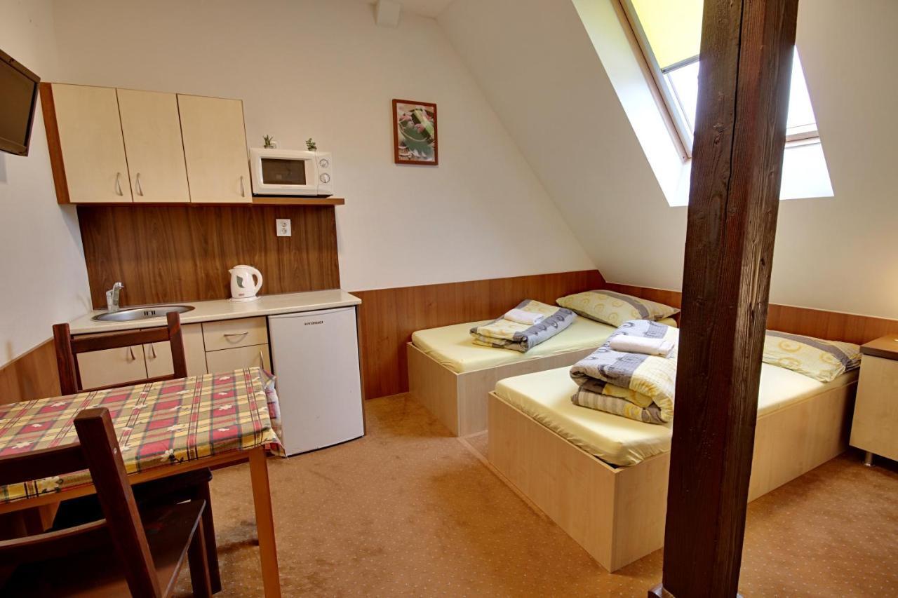 Apartmany Kadlecu โวลารี ภายนอก รูปภาพ